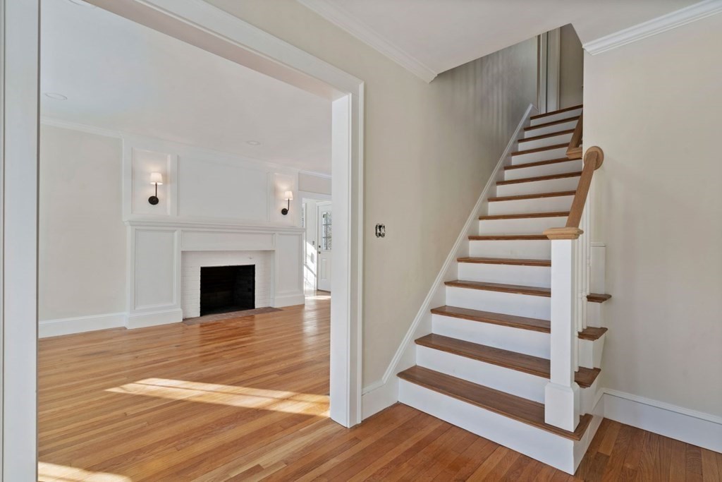43 Sterling Road Westwood, MA 02090 - Photo 4 of 39 Gallery Image 4