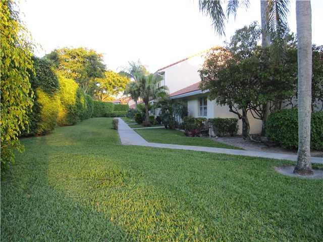 6380 Boca Circle, Unit 6380 Boca Raton, FL 33433 - Photo 13 of 16 Exterior Front