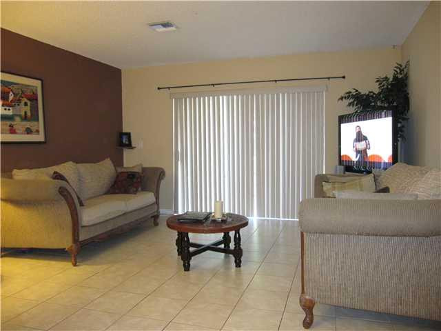 6380 Boca Circle, Unit 6380 Boca Raton, FL 33433 - Photo 5 of 16 Family/Great Room