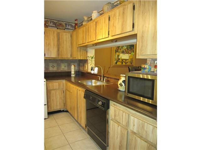 6380 Boca Circle, Unit 6380 Boca Raton, FL 33433 - Photo 7 of 16 Kitchen