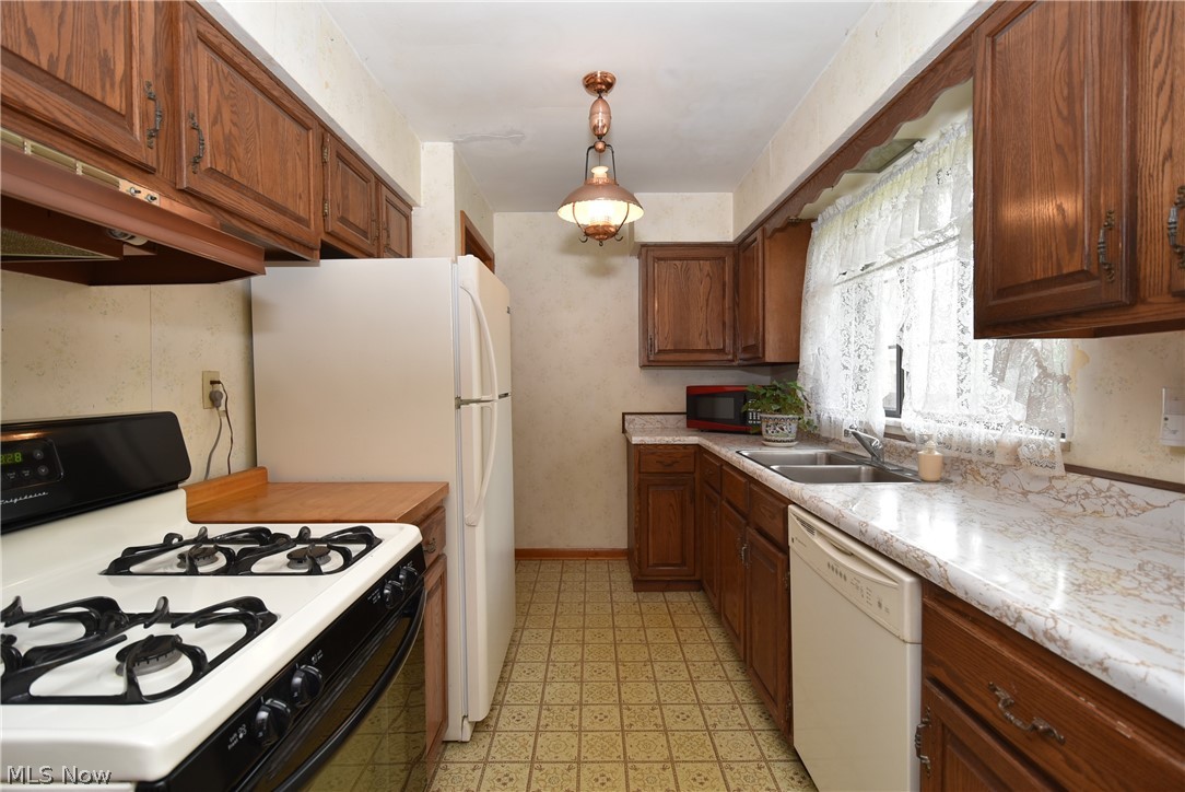 16286 Webster Road Cleveland, OH 44130 - Photo 5 of 25 Gallery Image 5