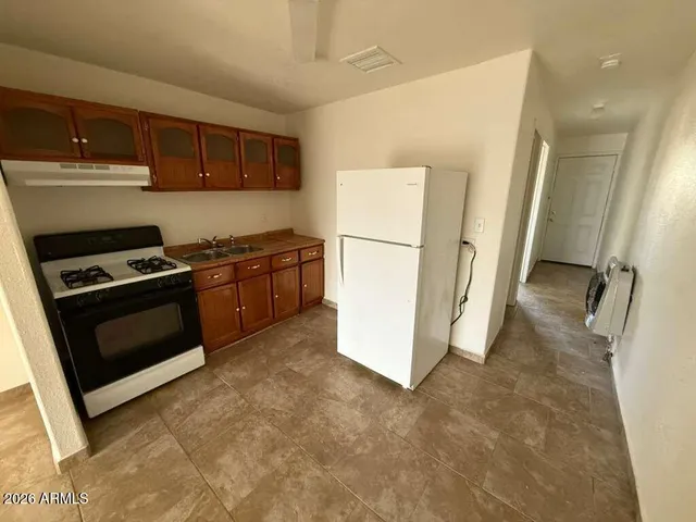 $750 | 1313 C Avenue, Douglas, AZ 85607