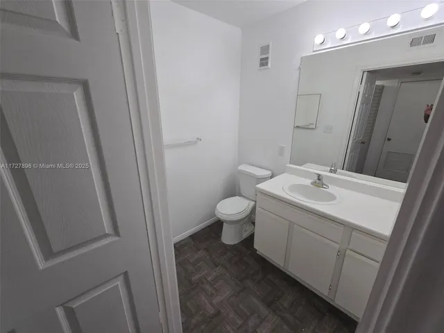 $179,000 | 2622 Northwest 33rd Street, Unit 2011, Oakland Park, FL 33309