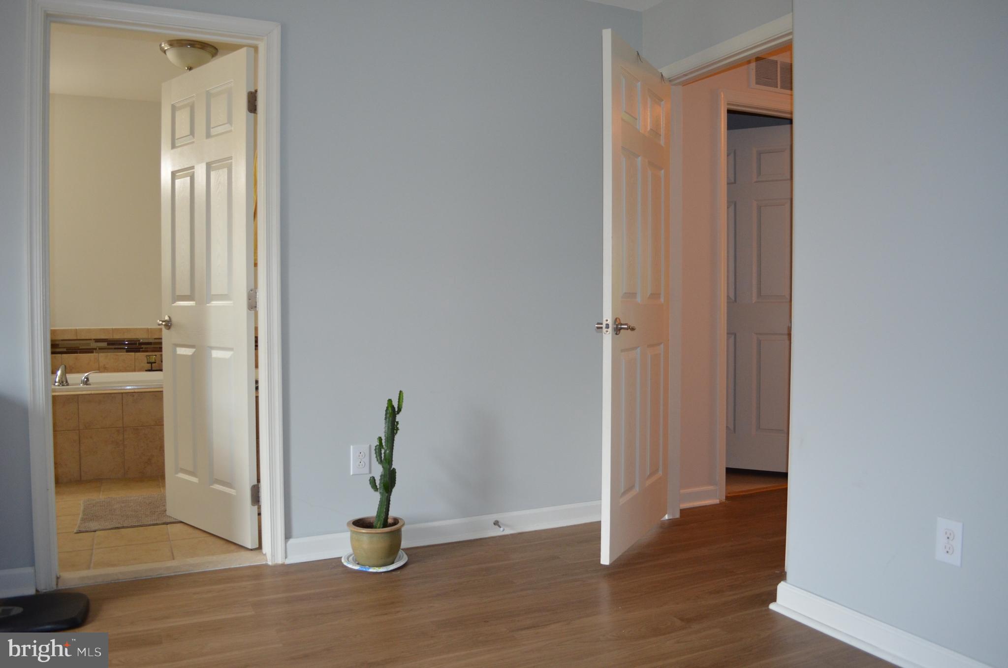 847 Selmer Road Philadelphia, PA 19116 - Photo 3 of 32 Gallery Image 3