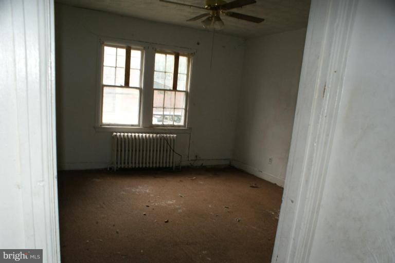 1277 Simms Place Northeast Washington, DC 20002 - Photo 4 of 10 Apartment Living Room