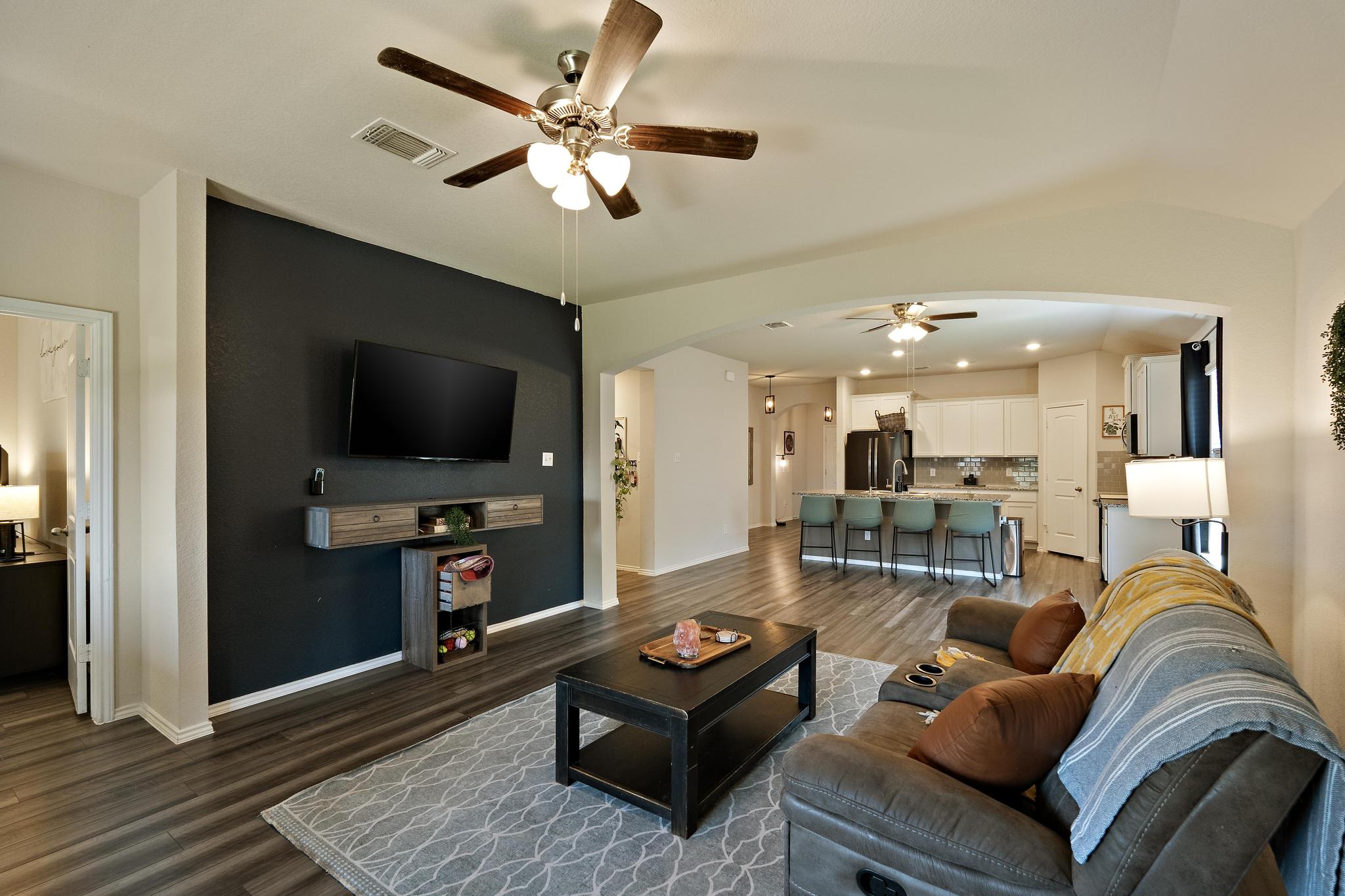 112 Pivot Drive Taylor, TX 76574 - Photo 4 of 24