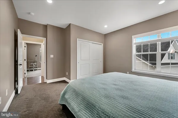 a view of empty room with windows and wardrobe