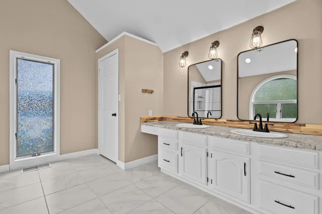 $429,900 | 1555 Villa Park Drive, Oshkosh, WI 54904