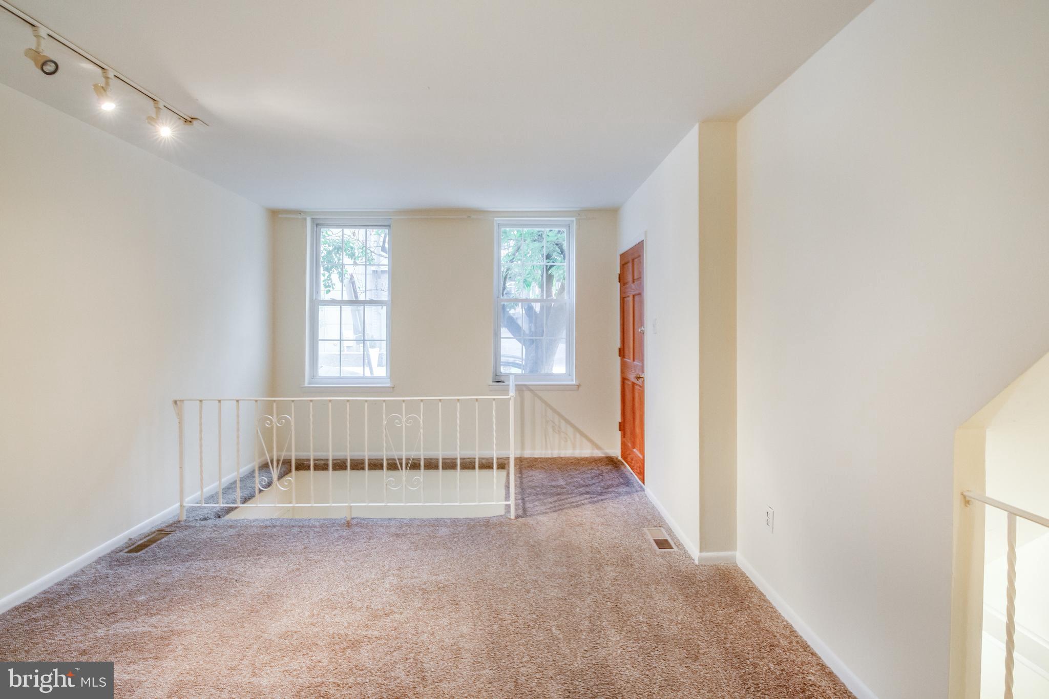 306 Green Street Philadelphia, PA 19123 - Photo 3 of 33