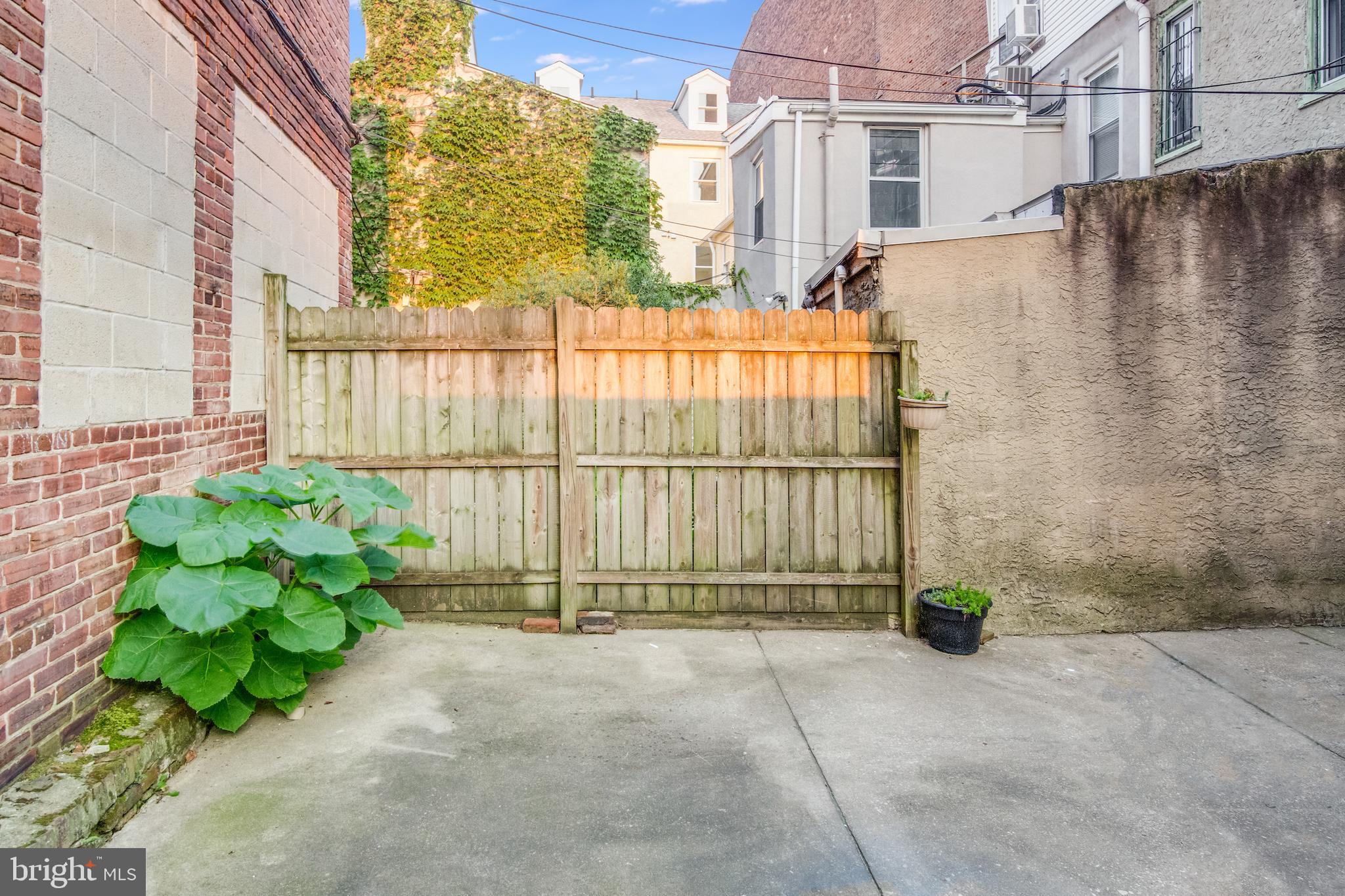 306 Green Street Philadelphia, PA 19123 - Photo 8 of 33