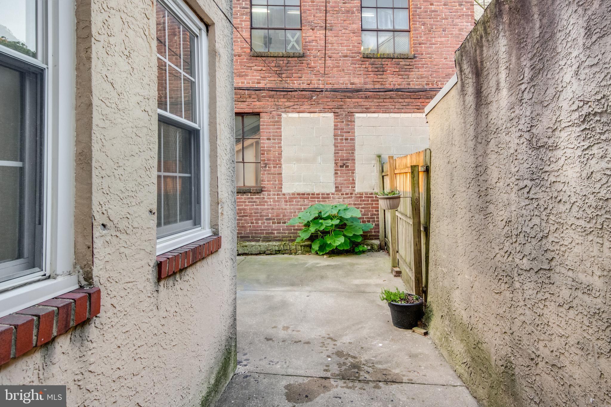 306 Green Street Philadelphia, PA 19123 - Photo 9 of 33