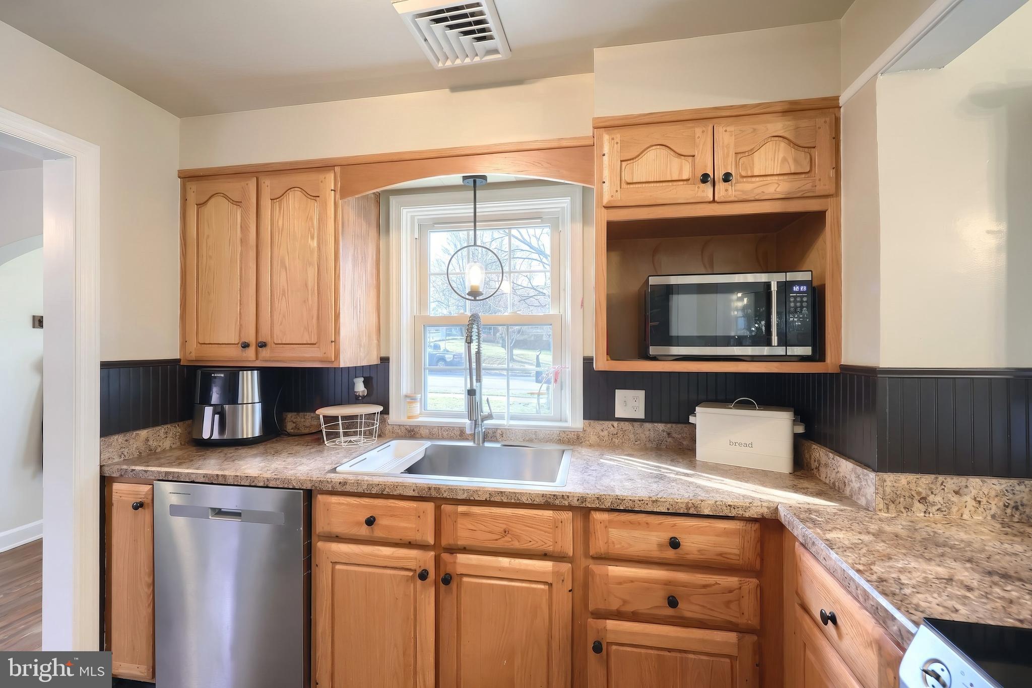 831 Rathton Road York, PA 17403 - Photo 12 of 34 Gallery Image 12