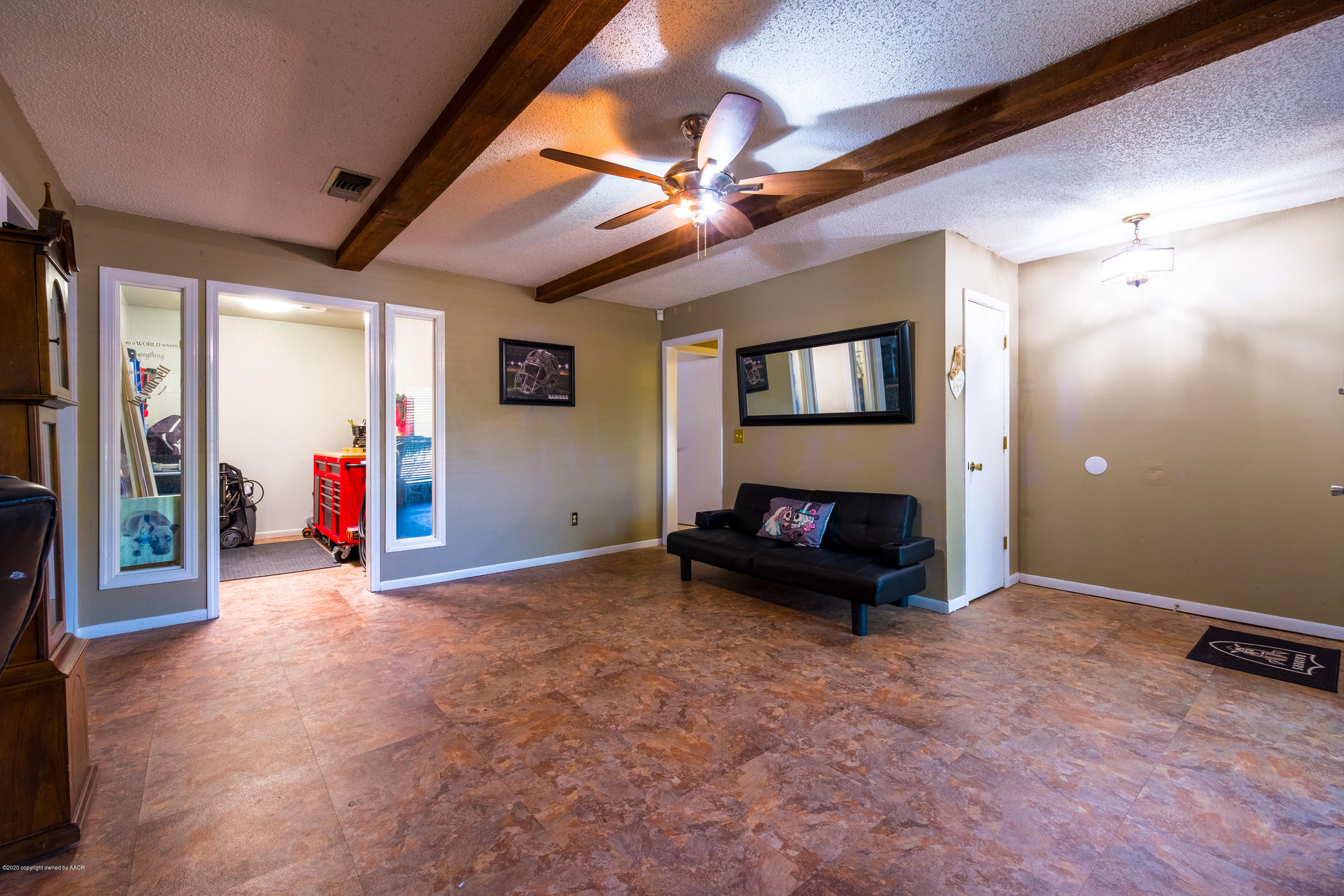 5101 Live Oak Drive Amarillo, TX 79110 - Photo 3 of 35 Living Room-2
