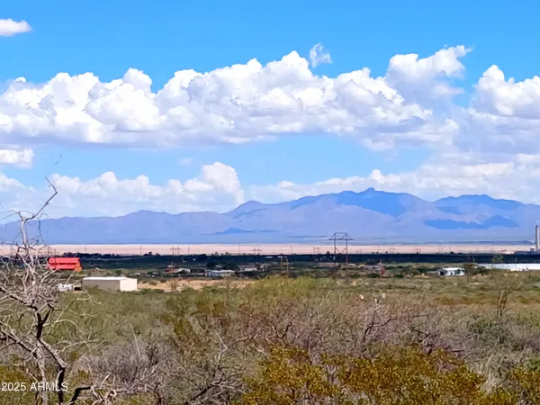 a view of an outdoor of a house