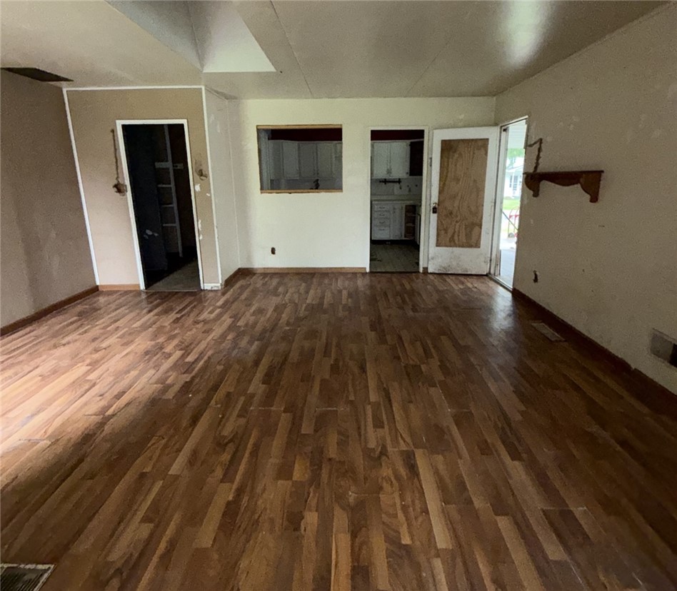 111 Forrest Avenue Paris, IL 61944 - Photo 6 of 15