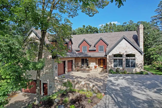 $1,495,000 | 11625 Live Oak Drive, Minnetonka, MN 55305