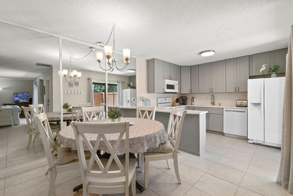 3900 Southeast County Line Road, Unit 22A Jupiter, FL 33469 - Photo 15 of 50 3900CountyLineRd#22A_20