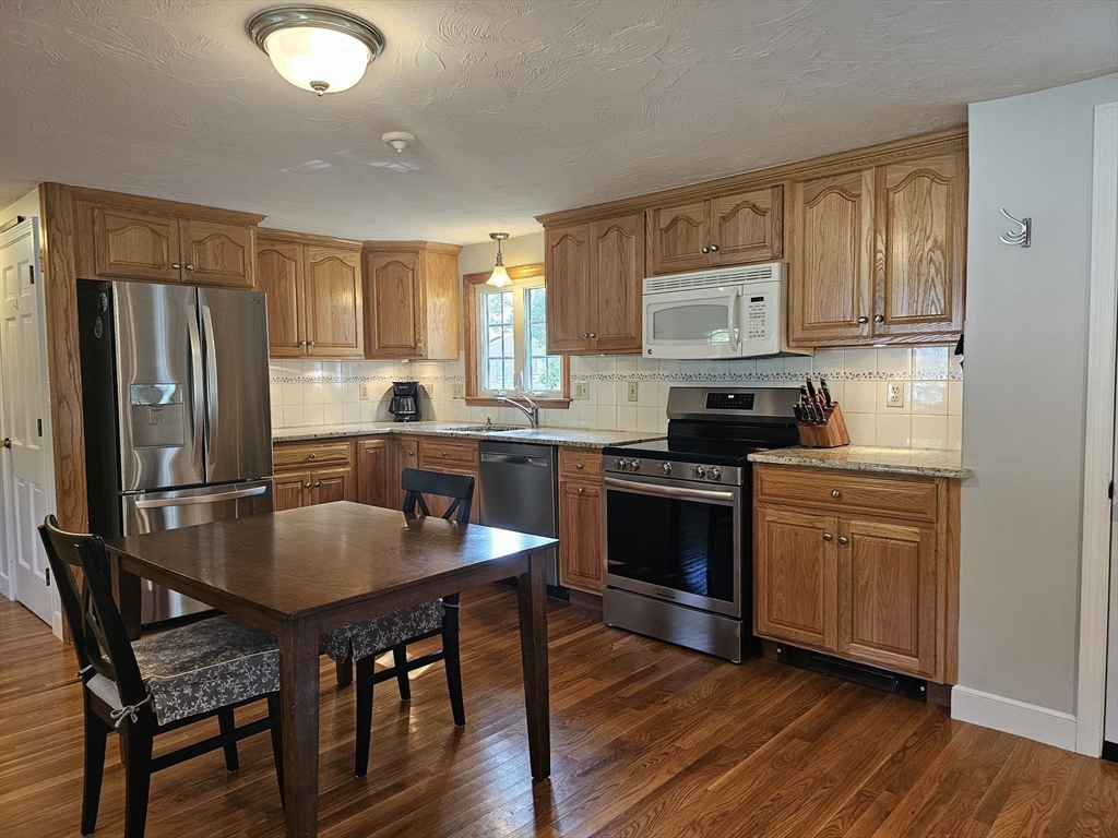 14 Brookfield Road Milford, MA 01757 - Photo 4 of 22 Gallery Image 4