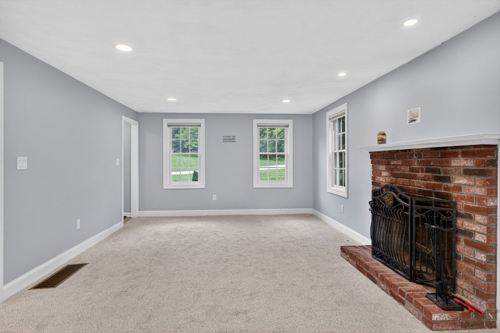 10 Virginia Road Tyngsborough, MA 01879 - Photo 7 of 38