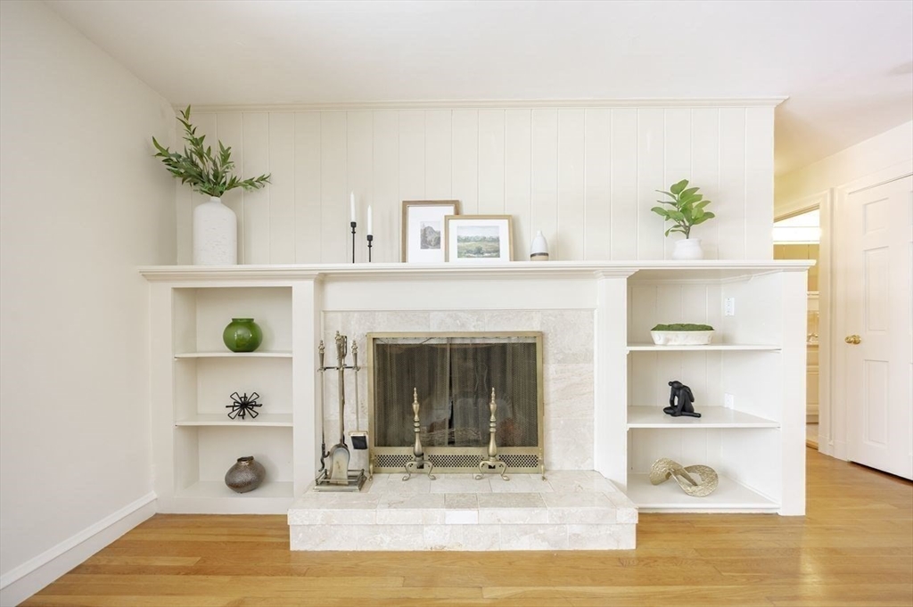 15 Alroy Road Weymouth, MA 02190 - Photo 4 of 33