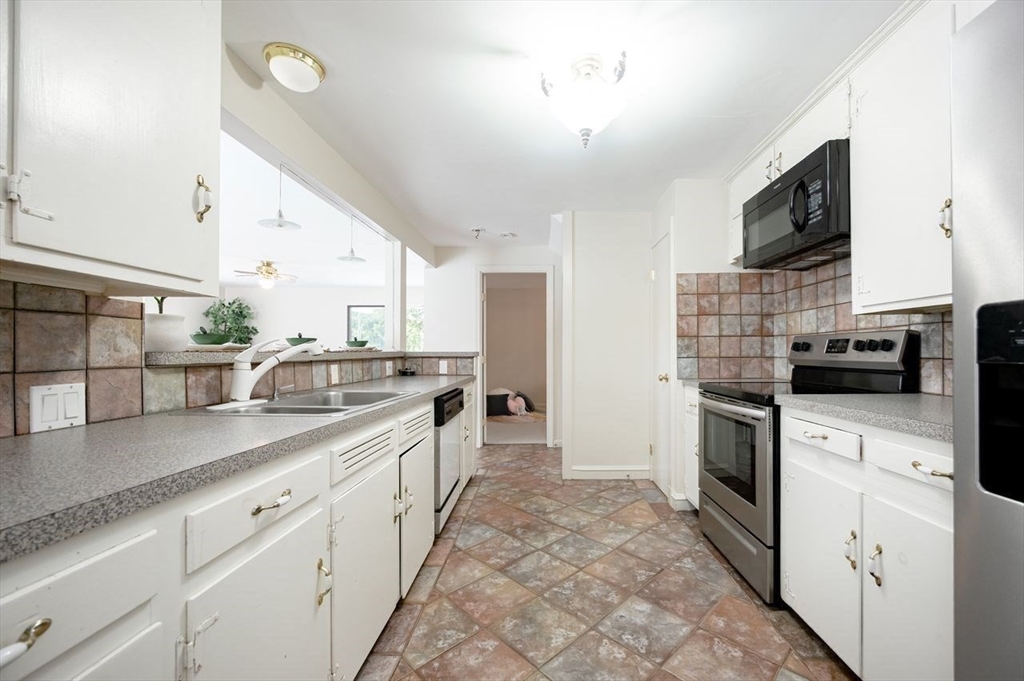 15 Alroy Road Weymouth, MA 02190 - Photo 8 of 33