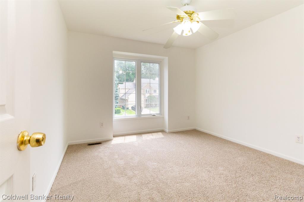 3870 Beechcrest Road Rochester Hills, MI 48309 - Photo 27 of 47