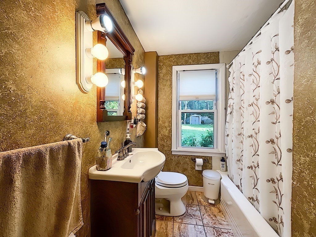 49 Bartels Street Springfield, MA 01128 - Photo 13 of 32 Gallery Image 13