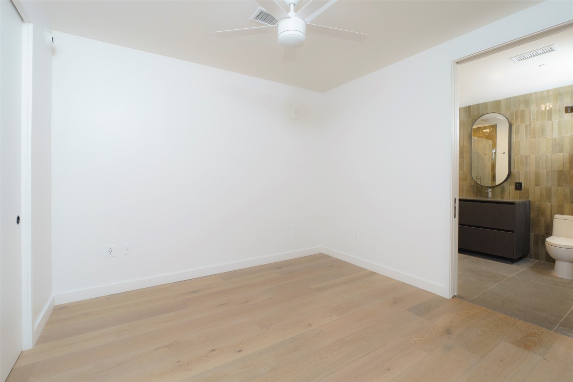 610 Davis Street, Unit 4708 Austin, TX 78701 - Photo 27 of 29 a room with a window