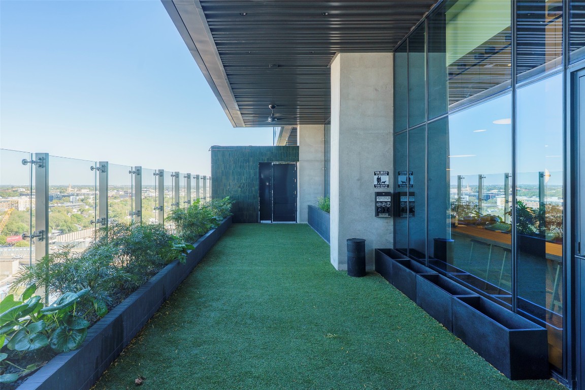 610 Davis Street, Unit 4708 Austin, TX 78701 - Photo 10 of 29 a house view with a garden space