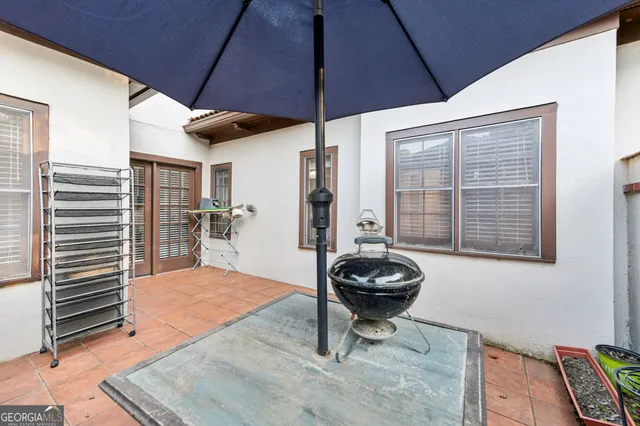 a view of a livingroom with furniture and porch