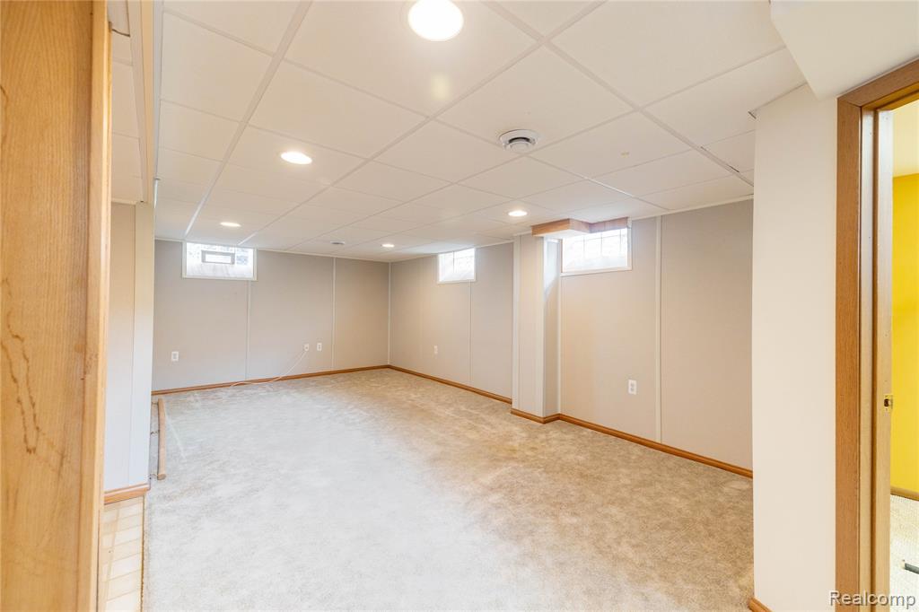 23211 Myrtle Street Dearborn, MI 48128 - Photo 22 of 36