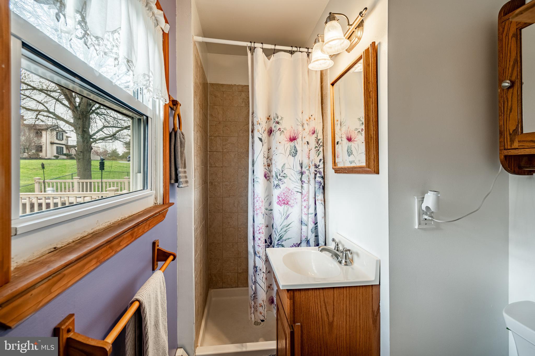 36 Sunset Road Royersford, PA 19468 - Photo 16 of 46 Main bedroom full bath