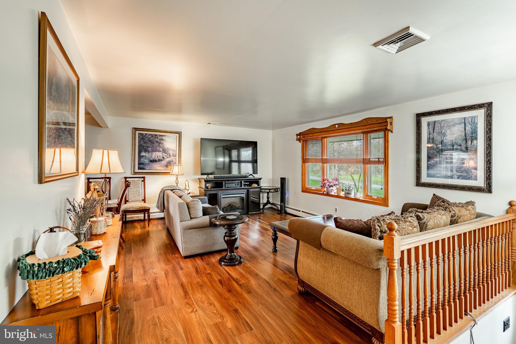 36 Sunset Road Royersford, PA 19468 - Photo 5 of 46 Living room