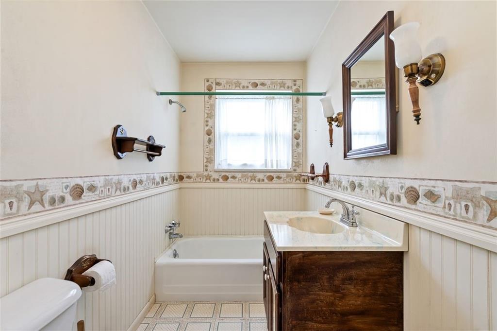 1268 Old State Road Apollo, PA 15613 - Photo 11 of 22 a bathroom with a bathtub a sink and mirror
