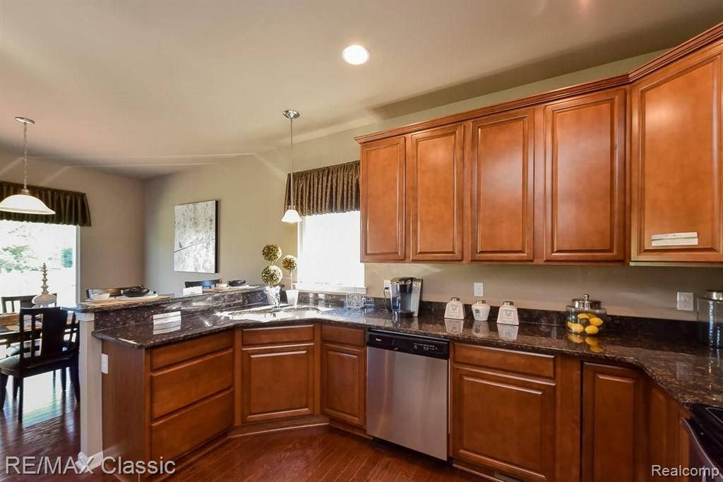 49287 Hawksburry Road Canton, MI 48188 - Photo 54 of 95 Gallery Image 54