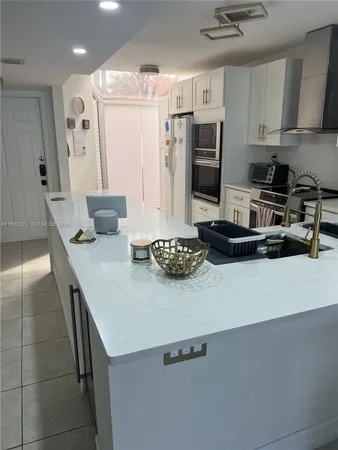 a view of entryway with hall