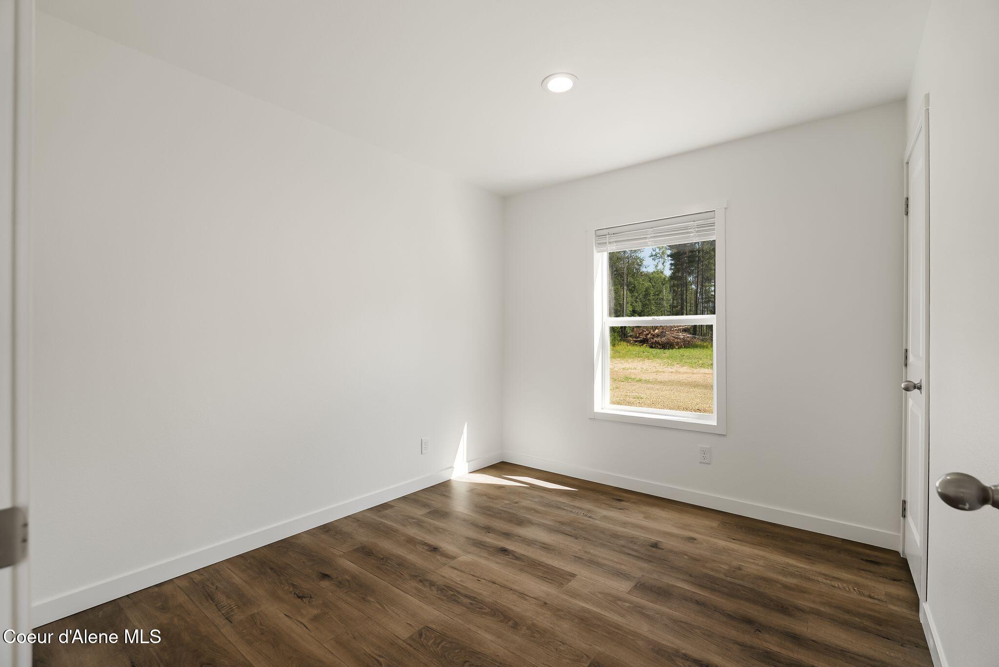 195 Davis Road Sagle, ID 83860 - Photo 17 of 47 17 Bedroom 3