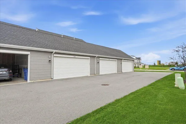 $289,000 | 1043 East 117th Lane, Crown Point, IN 46307