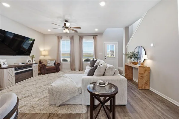 $289,000 | 1043 East 117th Lane, Crown Point, IN 46307