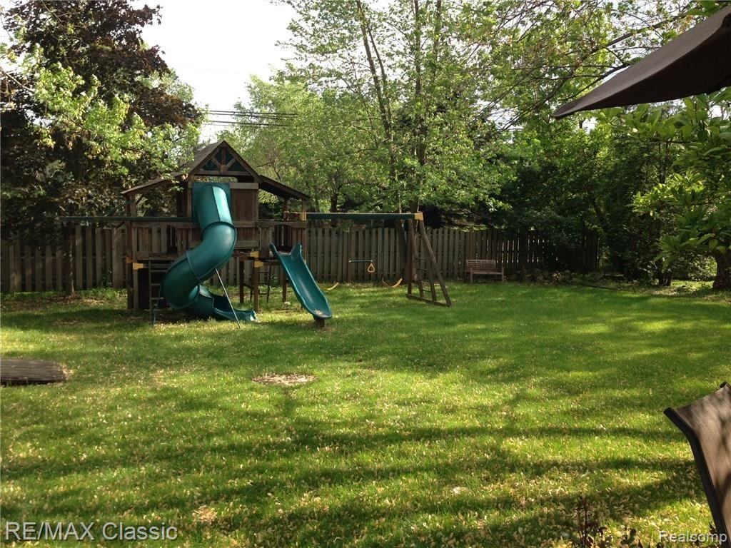 22415 Chestnut Tree Novi, MI 48375 - Photo 25 of 28 Chestnut Tree Backyard.jpg