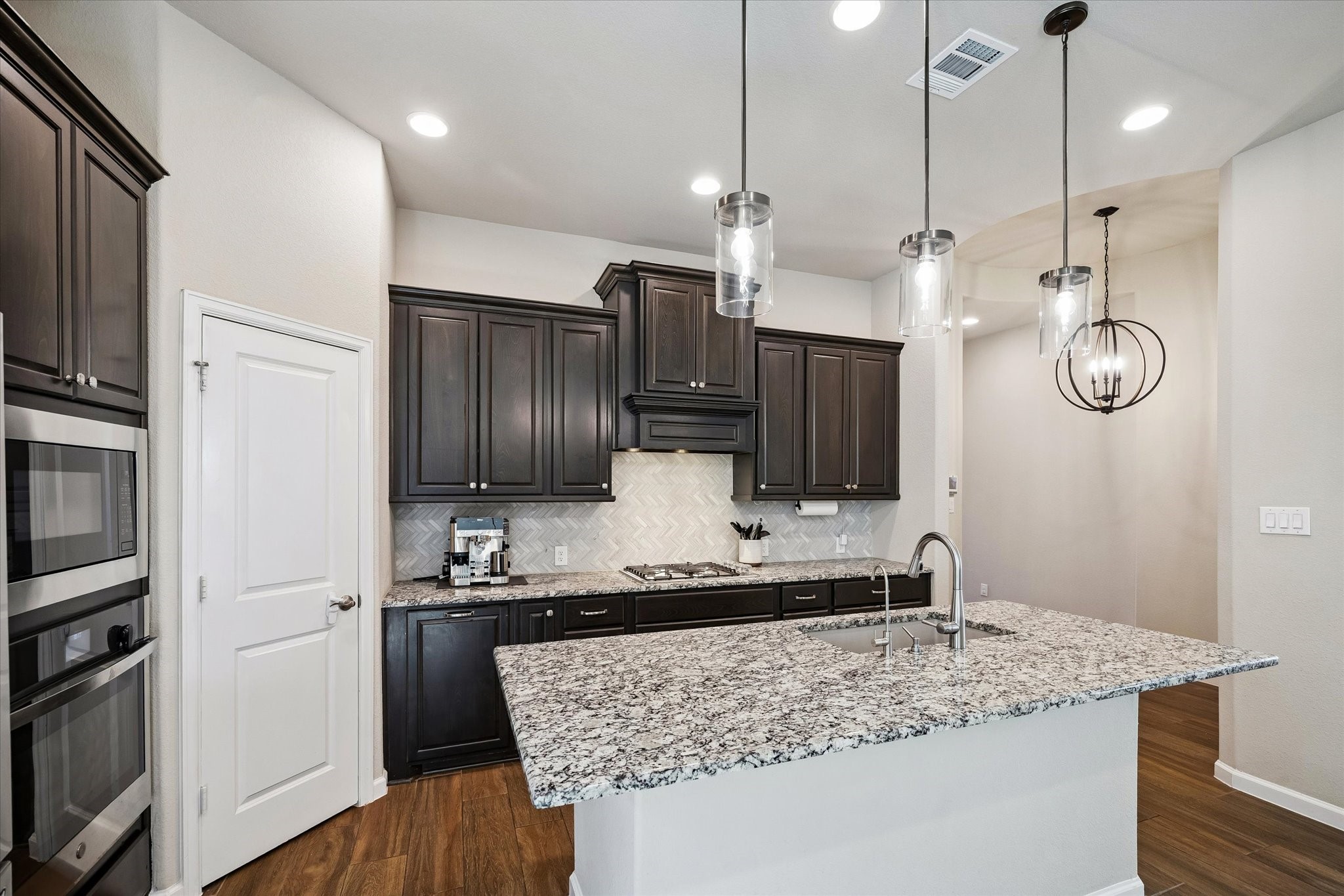 388 Rise Lane Montgomery, TX 77316 - Photo 6 of 37