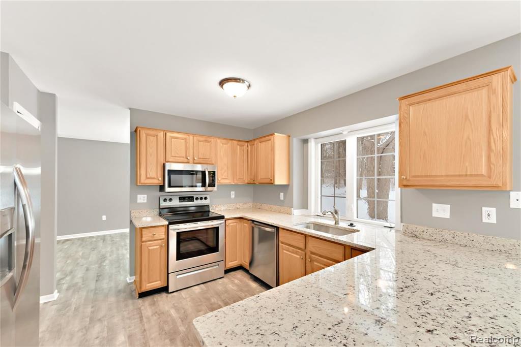 1099 Bloomer Road Rochester Hills, MI 48307 - Photo 28 of 49