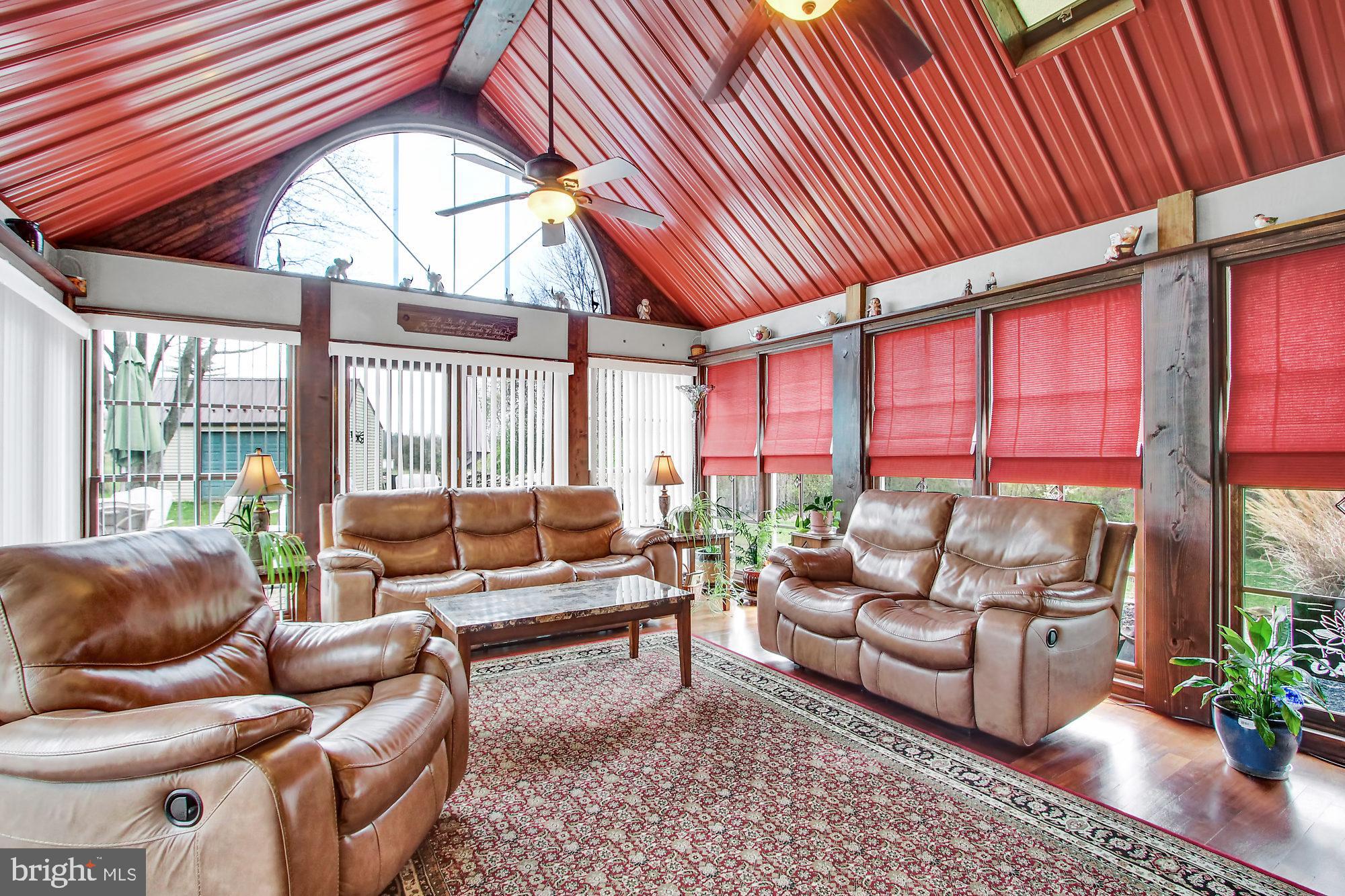 3037 East Prospect Road York, PA 17402 - Photo 11 of 34 Great Room