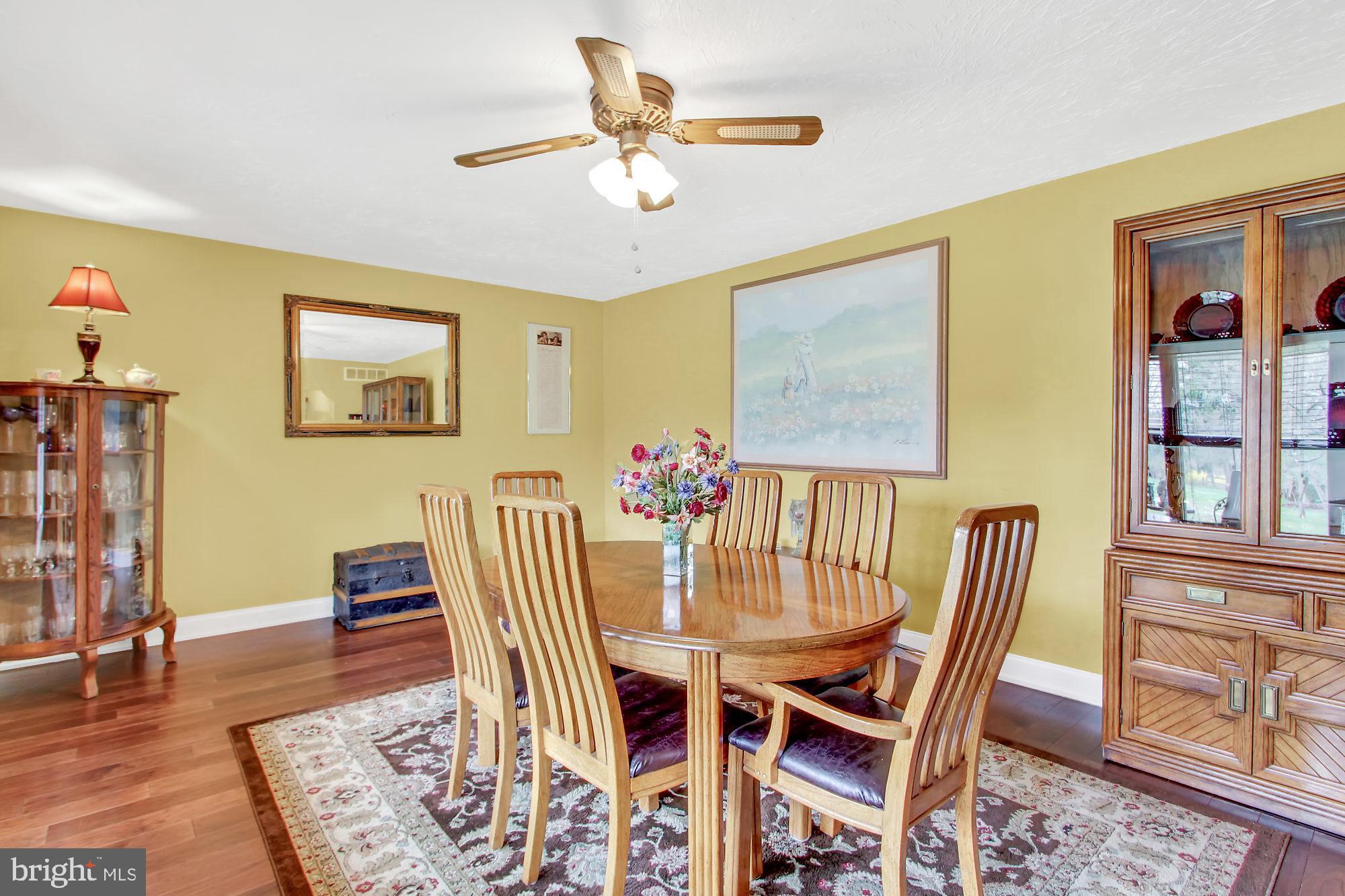 3037 East Prospect Road York, PA 17402 - Photo 3 of 34 Dining room