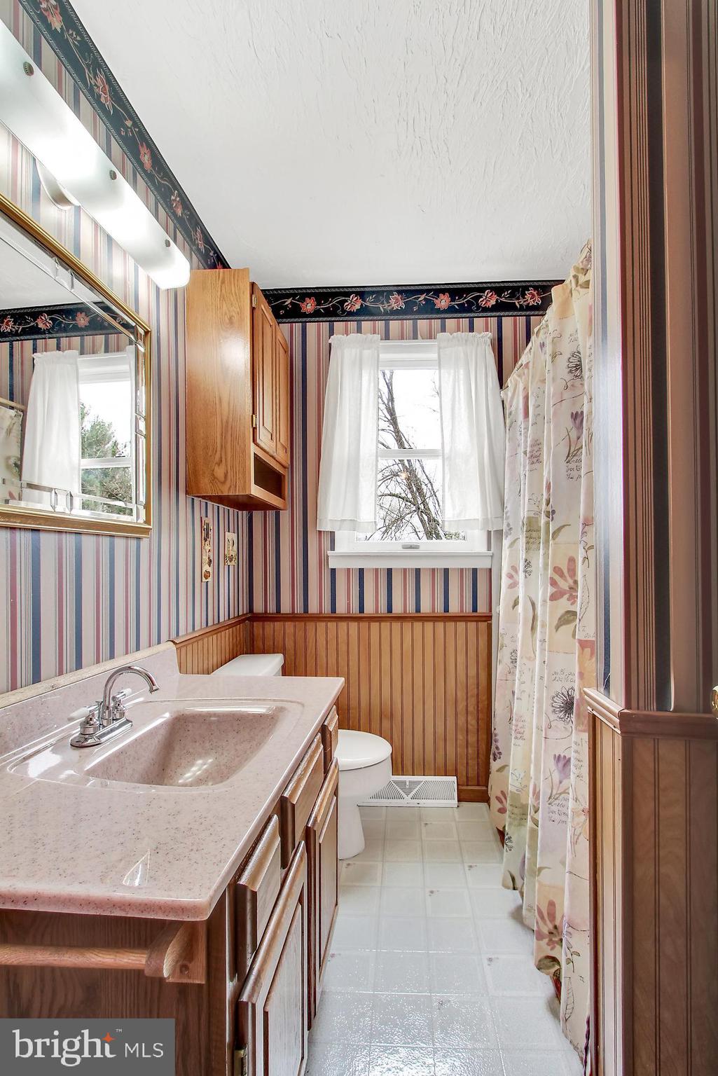 3037 East Prospect Road York, PA 17402 - Photo 22 of 34 Third full bath accessed from hall