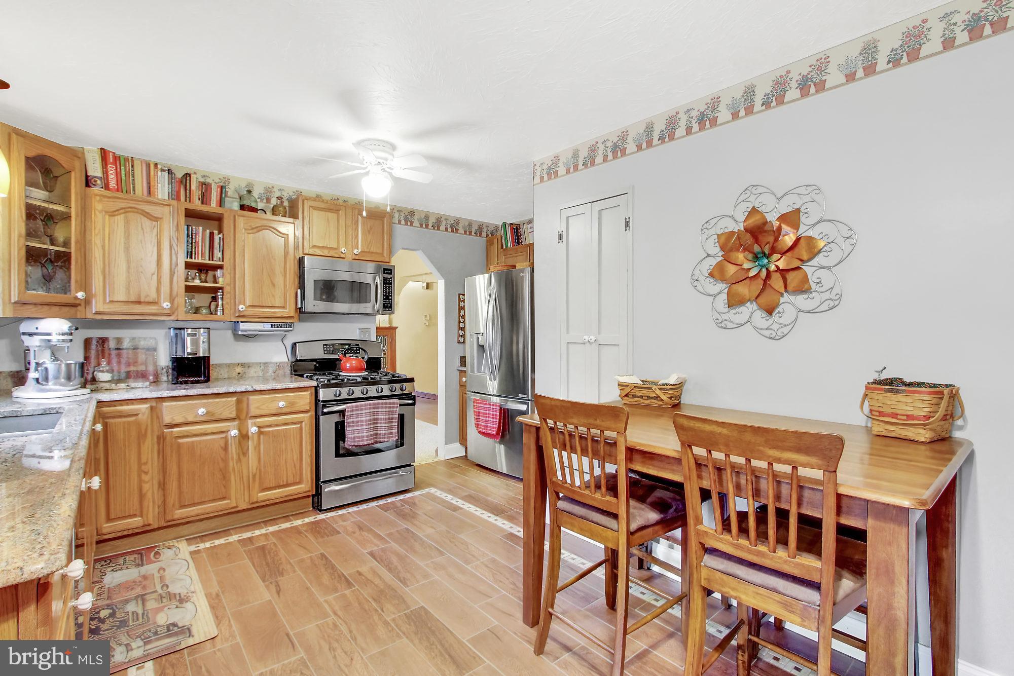 3037 East Prospect Road York, PA 17402 - Photo 5 of 34 Kitchen with full complement of appliances