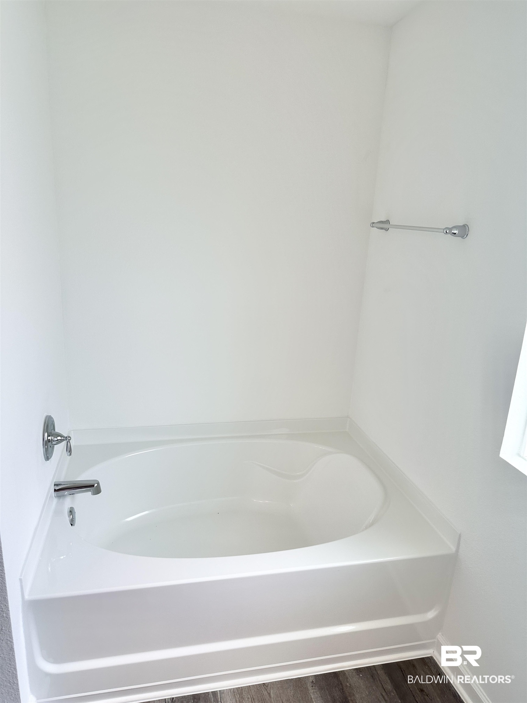 22275 Aleutian Avenue Foley, AL 36535 - Photo 13 of 72 Bathroom featuring a washtub and wood-type flooring