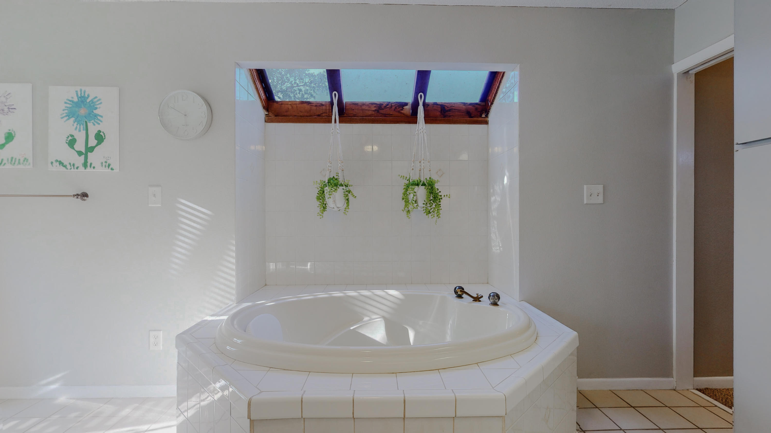 37 Country Club Road Shalimar, FL 32579 - Photo 23 of 64 a bath tub sitting next to a white sink
