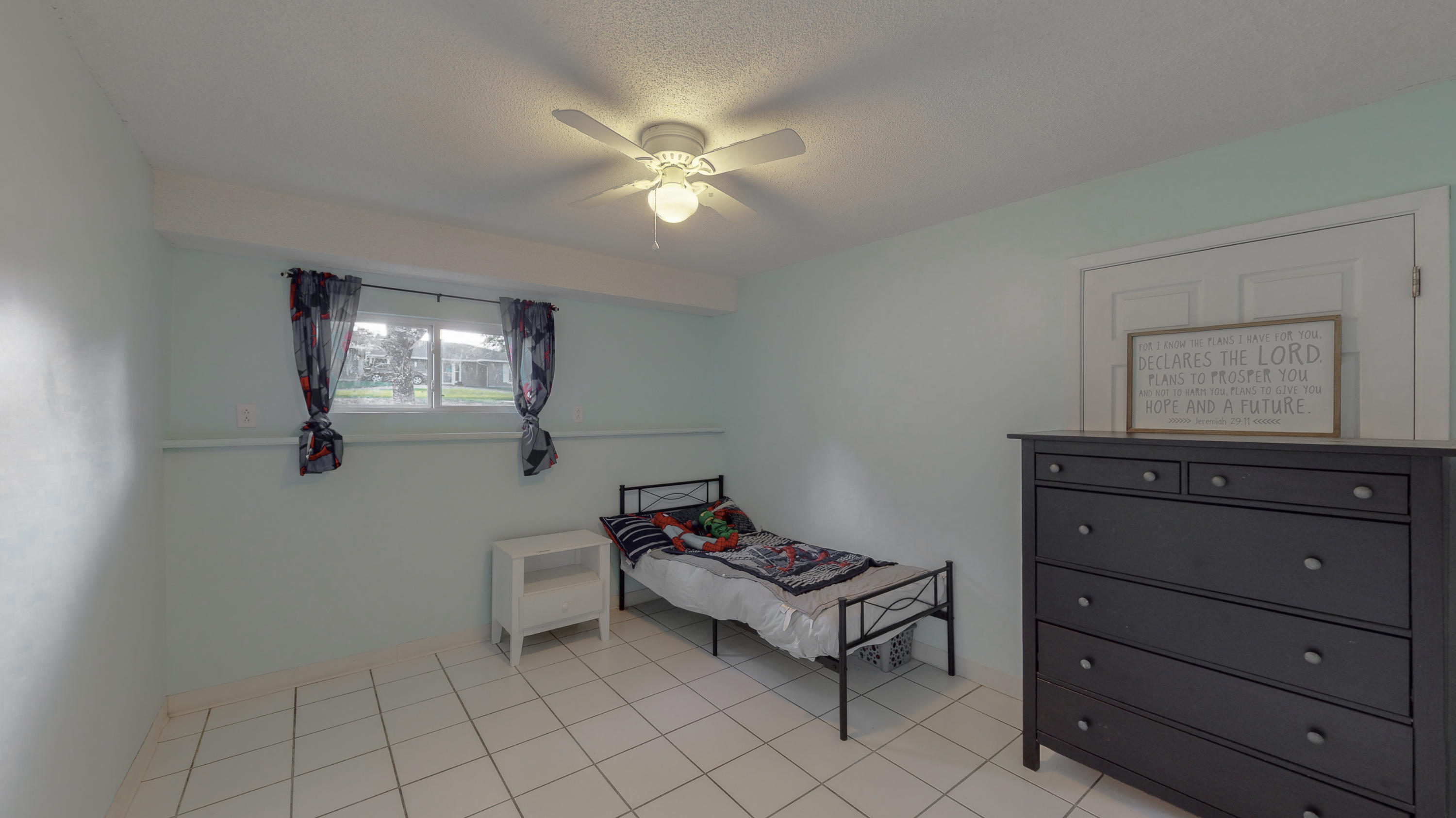 37 Country Club Road Shalimar, FL 32579 - Photo 43 of 64 a living room with furniture and a mirror