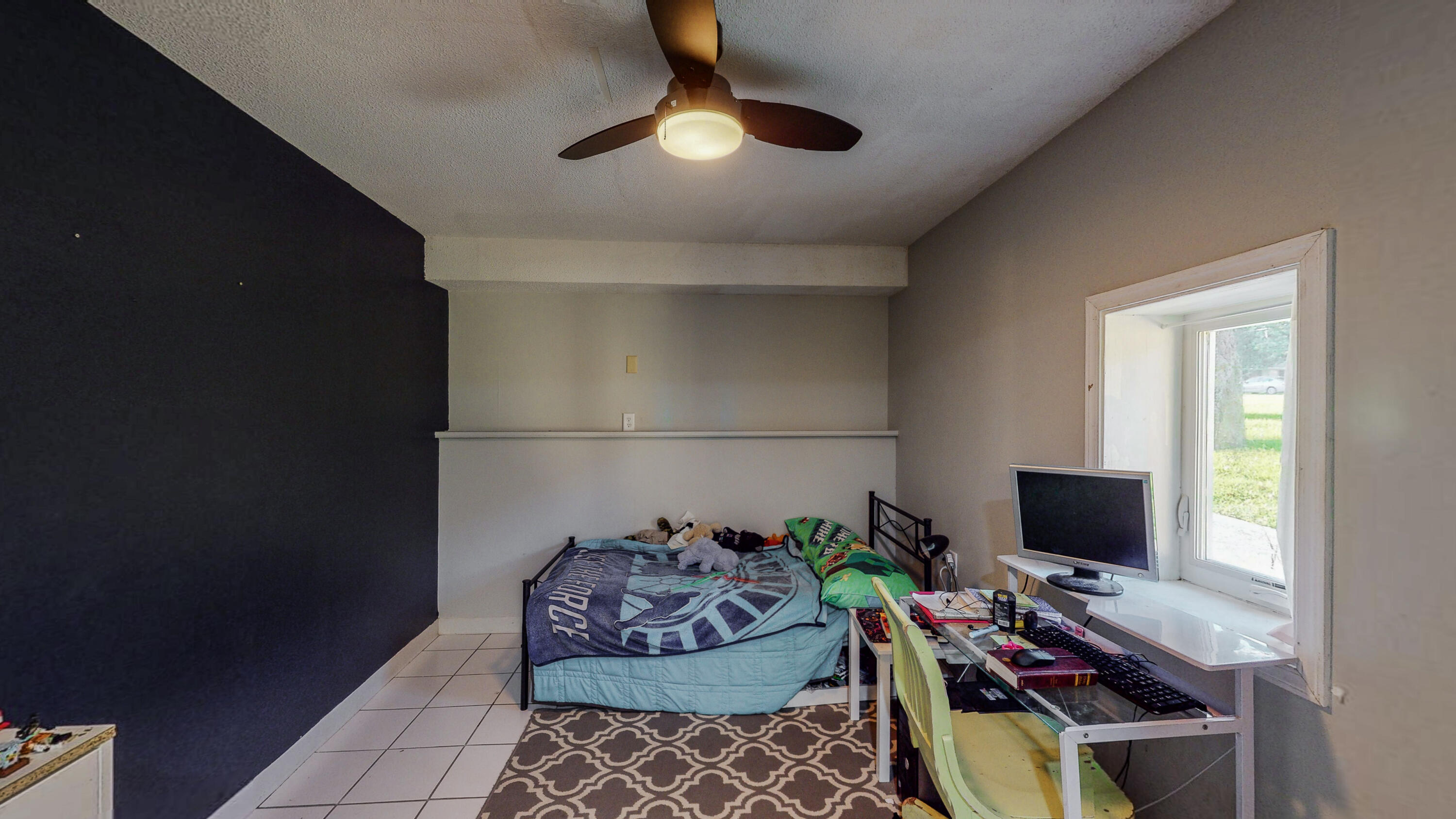 37 Country Club Road Shalimar, FL 32579 - Photo 45 of 64 a living room with furniture and a flat screen tv